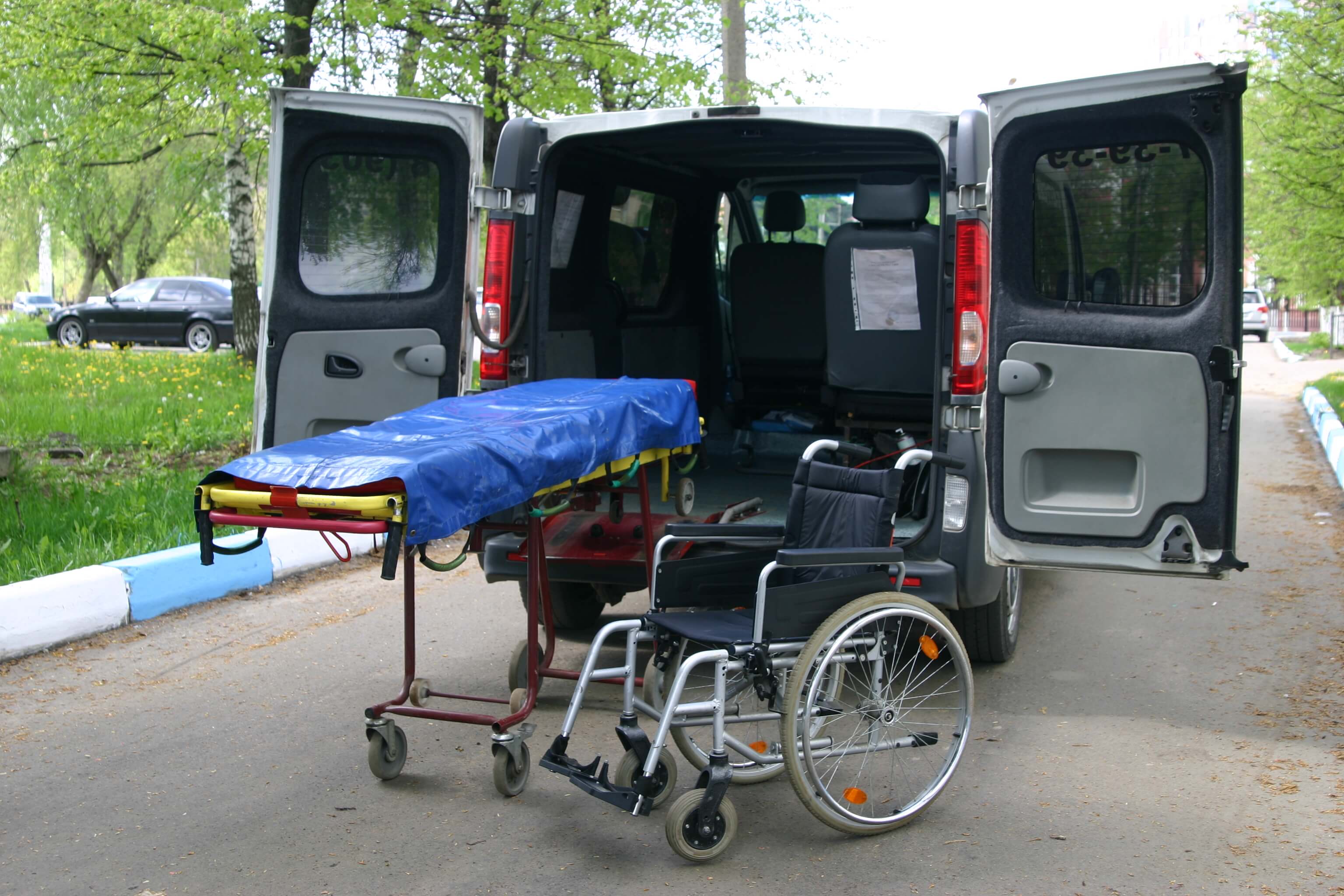 Opel Vivaro для перевозки лежачих больных